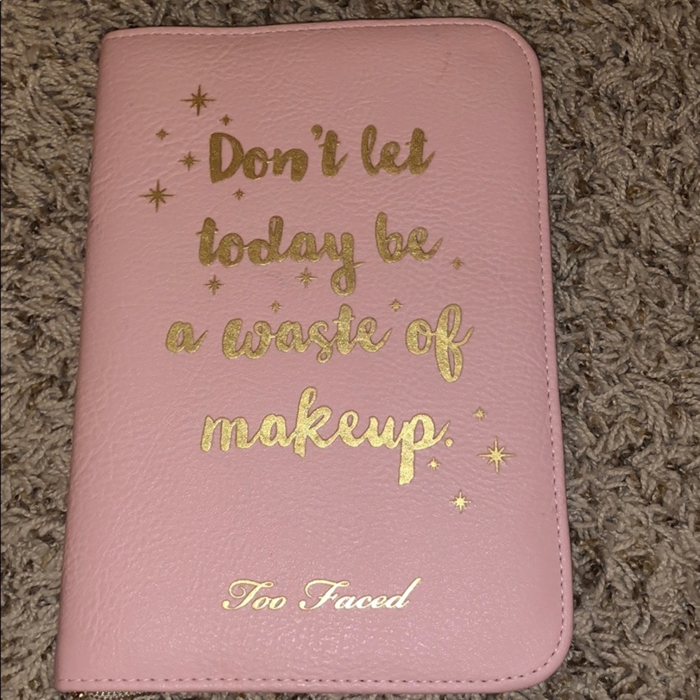 too faced pallete case